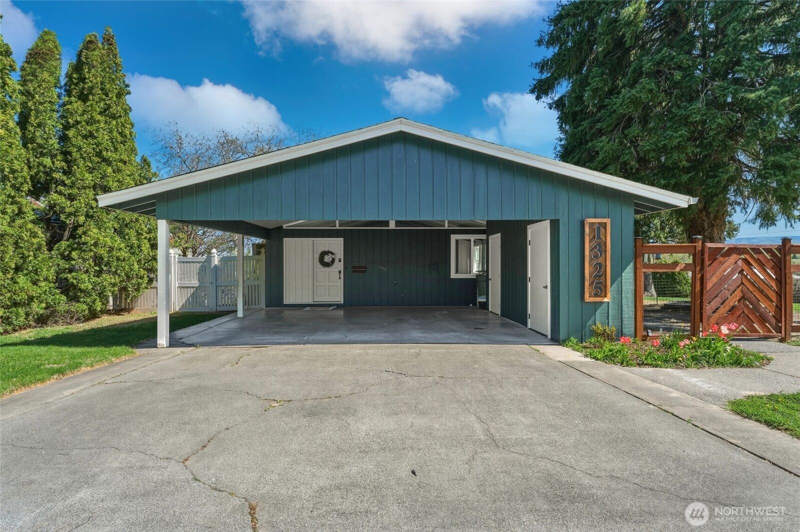 Property Photo:  1325  College Street  OR 97862 