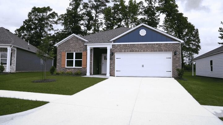 Property Photo: 328 Ashland Dr SW AL 35077
