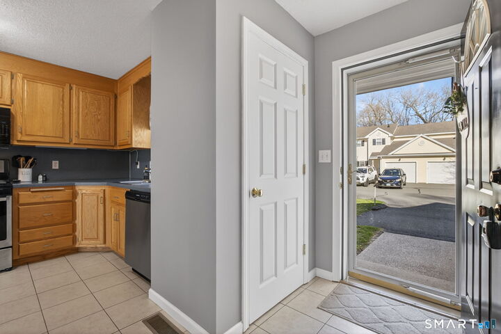 Property Photo:  135 New Britain Avenue 5  CT 06062 