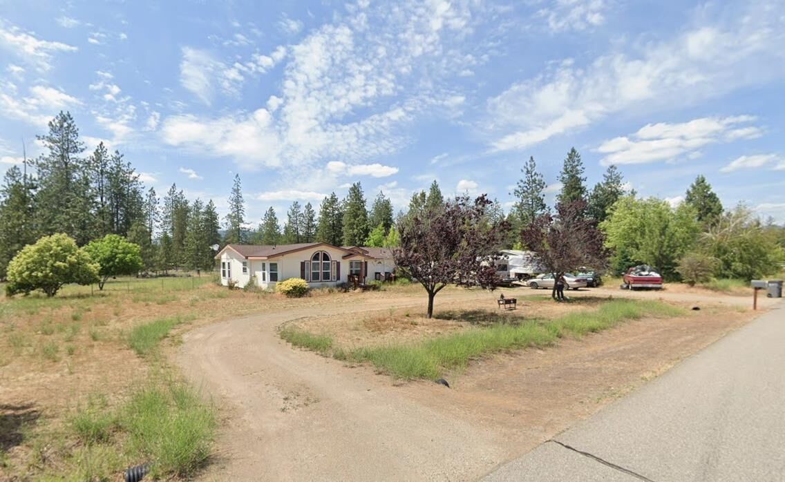 Property Photo:  6437 N Dover Rd  WA 99026 