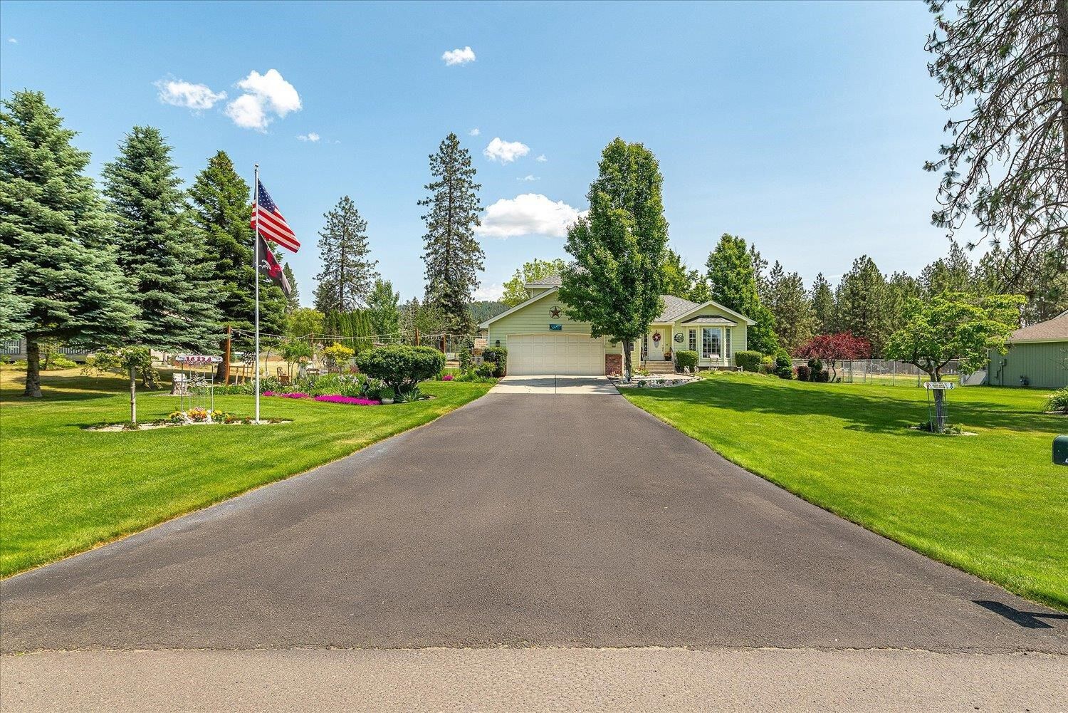 Property Photo:  16324 N Cimmeron Ct  WA 99026 