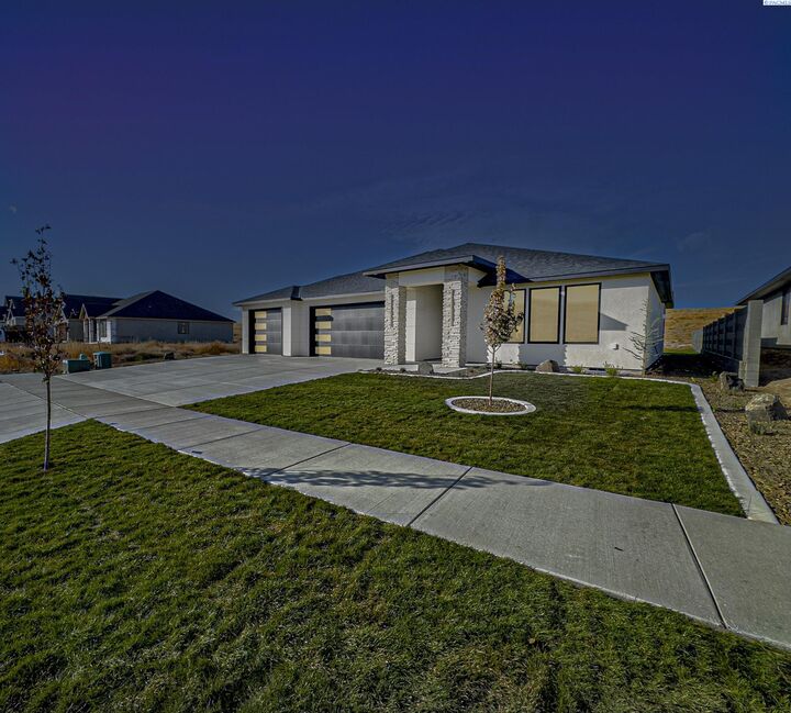 Property Photo:  2839 Savanna Ave  WA 99352 