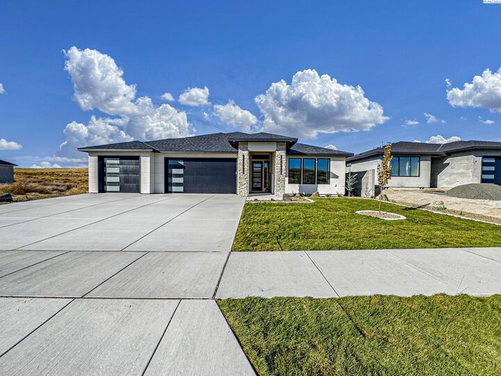 Property Photo:  2839 Savanna Ave  WA 99352 