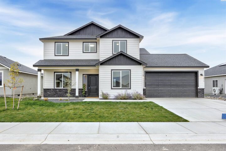 Property Photo:  215 Packer St  WA 99350 