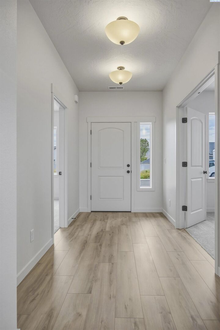 Property Photo:  215 Packer St  WA 99350 