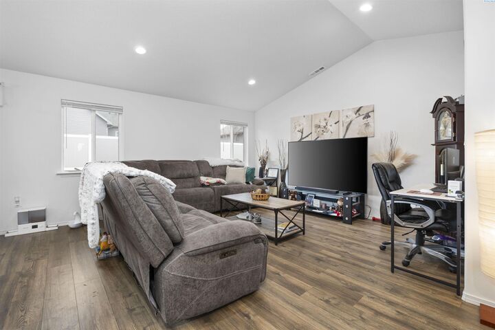 Property Photo:  620 Pappys Way  WA 98930 