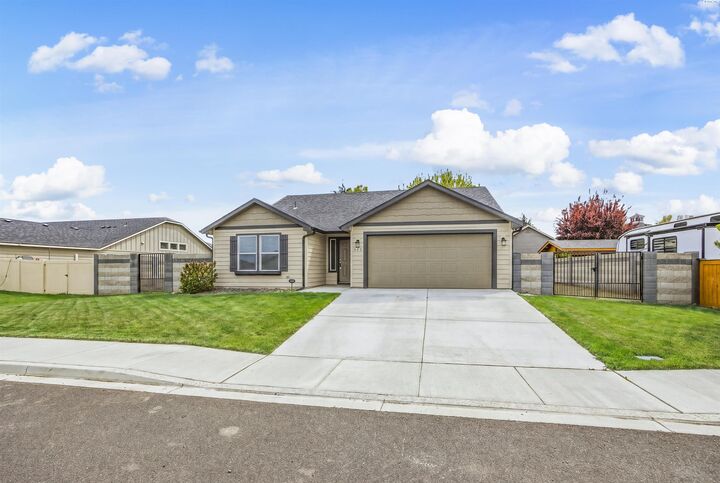Property Photo:  620 Pappys Way  WA 98930 