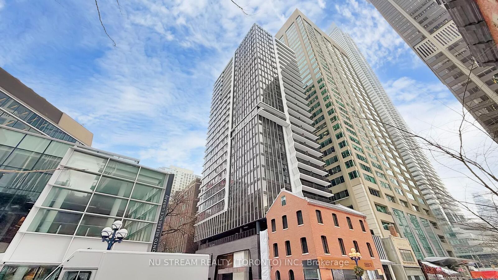 Property Photo: 771 Yonge Street 2011 ON M4W 0B8