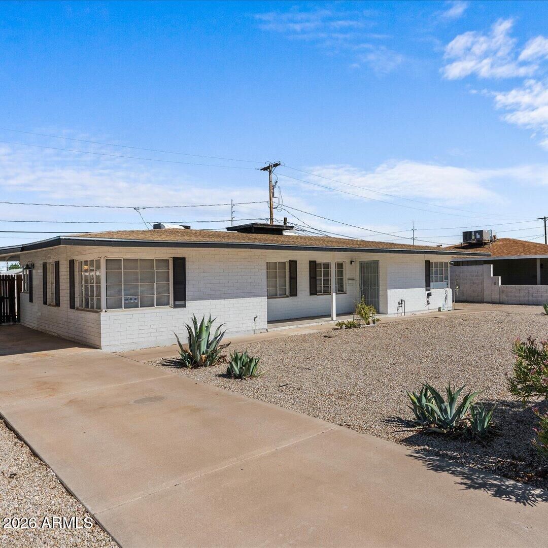 Property Photo:  449 N Drew Street E  AZ 85201 