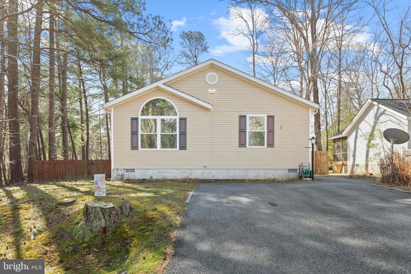 Property Photo: 1 Surfers Way MD 21811