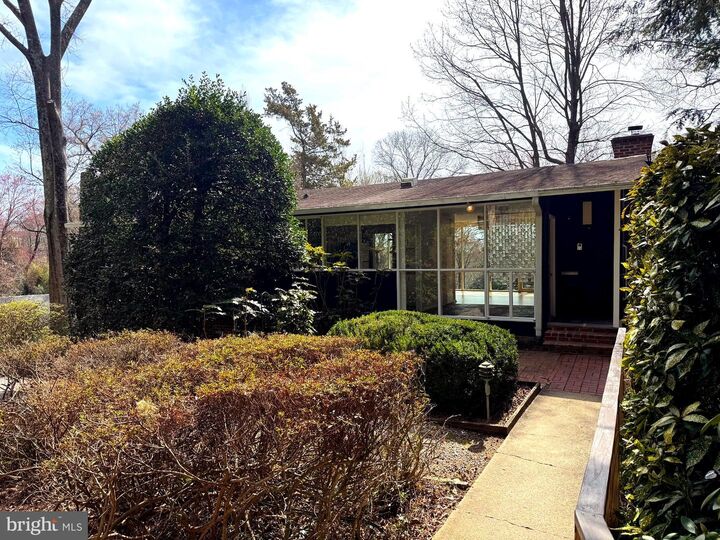 Property Photo: 7400 Rebecca Drive VA 22307