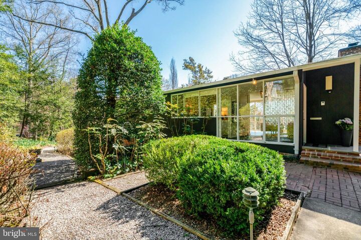 Property Photo: 7400 Rebecca Drive VA 22307