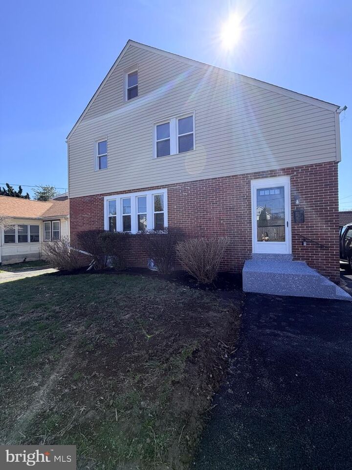 Property Photo:  402 Grove Avenue  DE 19809 