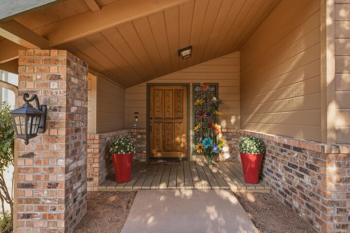 Property Photo: 1002 N Hillcrest Drive AZ 85541