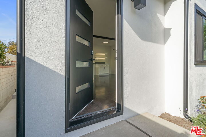 Property Photo:  841 Oxford Ave  CA 90292 