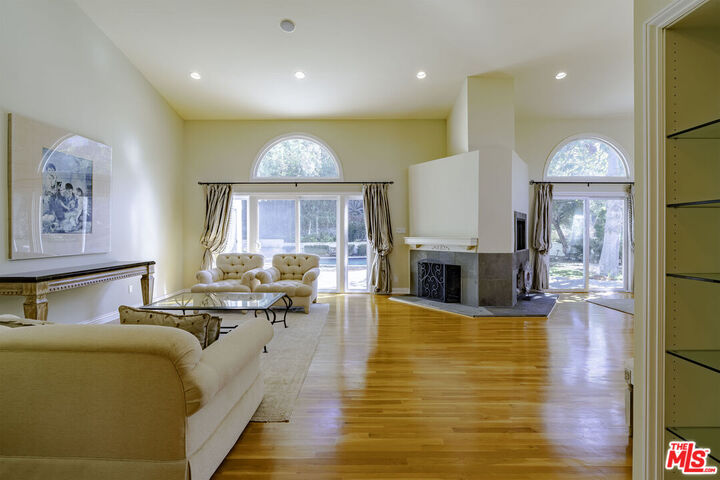 Property Photo:  2250 Betty Ln  CA 90210 