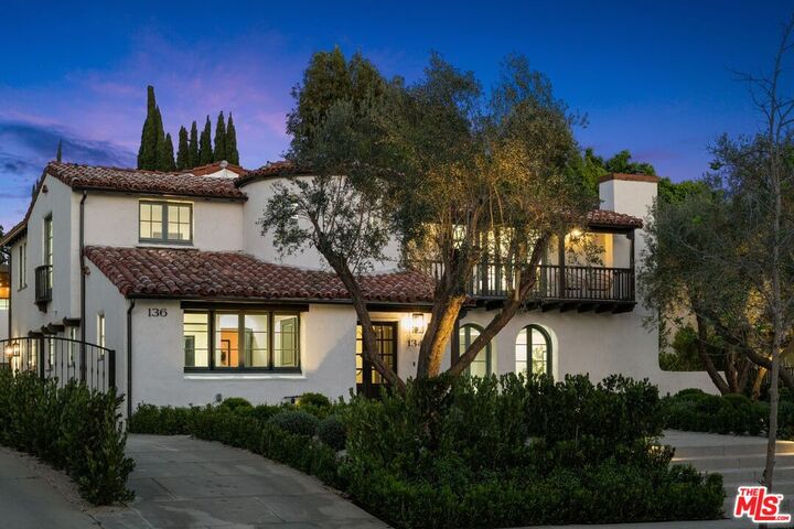 Property Photo: 134 N McCadden Pl CA 90004