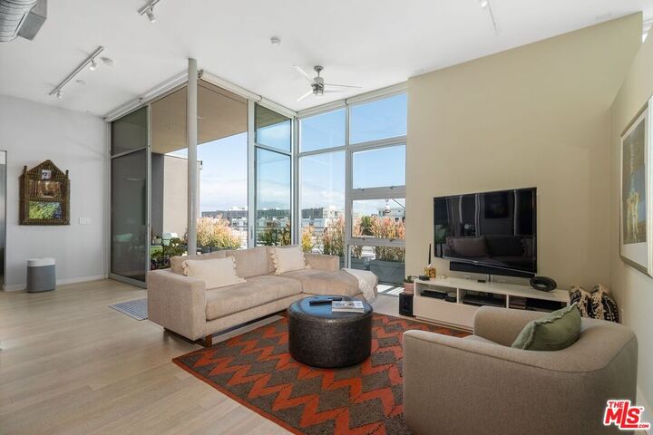 Property Photo:  4080 Glencoe Ave  CA 90292 