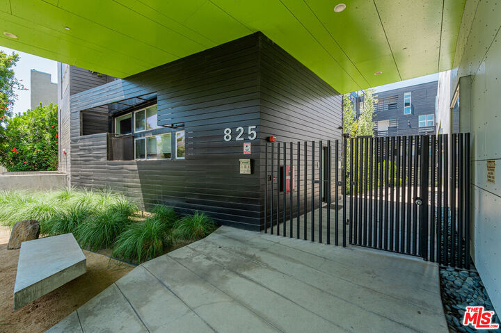 Property Photo:  825 N Kings Rd  CA 90069 