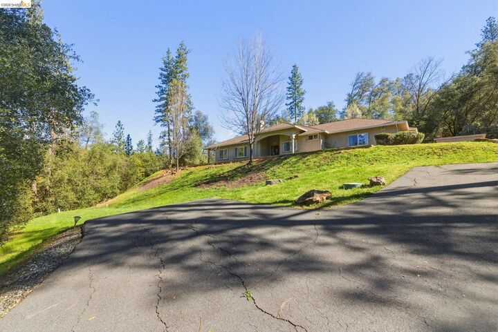 Property Photo:  20245 Tuolumne Rd North  CA 95379 