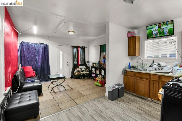 Property Photo:  1090 70th Ave  CA 94621 