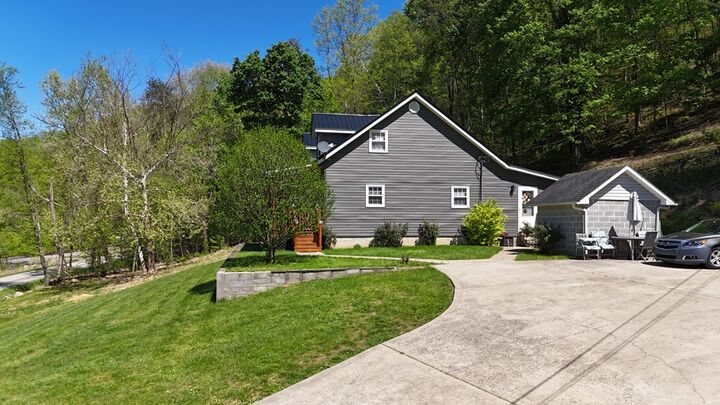 Property Photo:  11951 Hwy 1690  KY 41230 