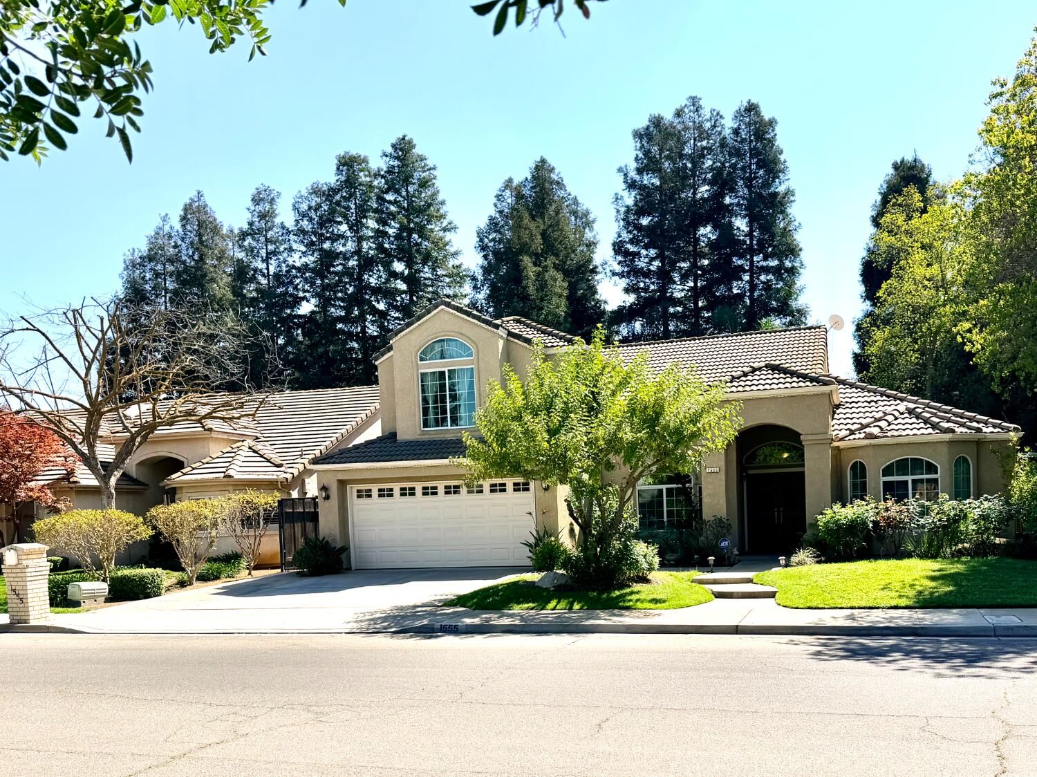 Property Photo: 1555 E Emerald Avenue CA 93720