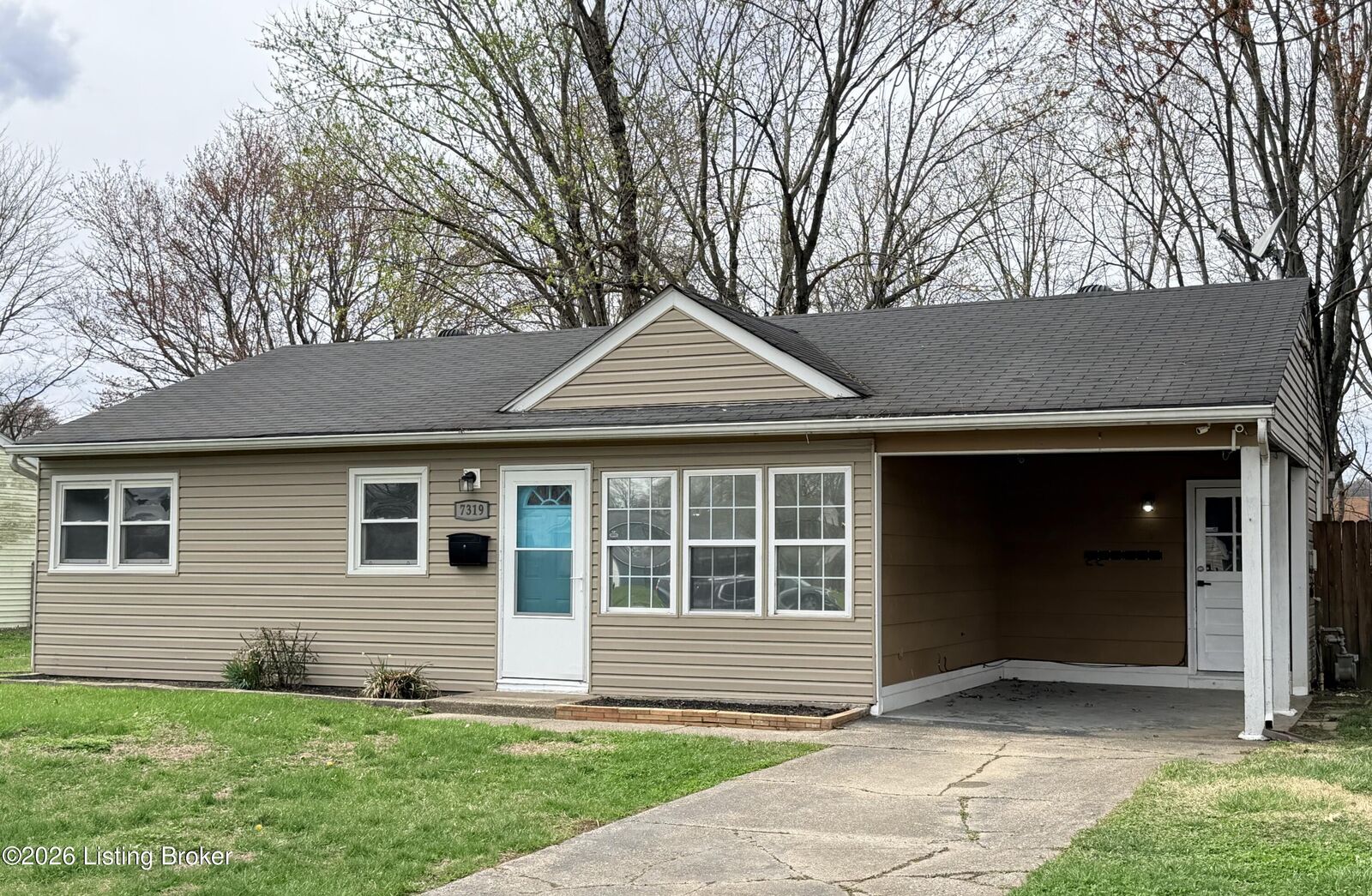 Property Photo: 7319 Betsy Ross Dr KY 40272