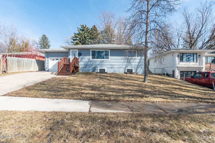 Property Photo:  1223 17th Street  ND 58501 