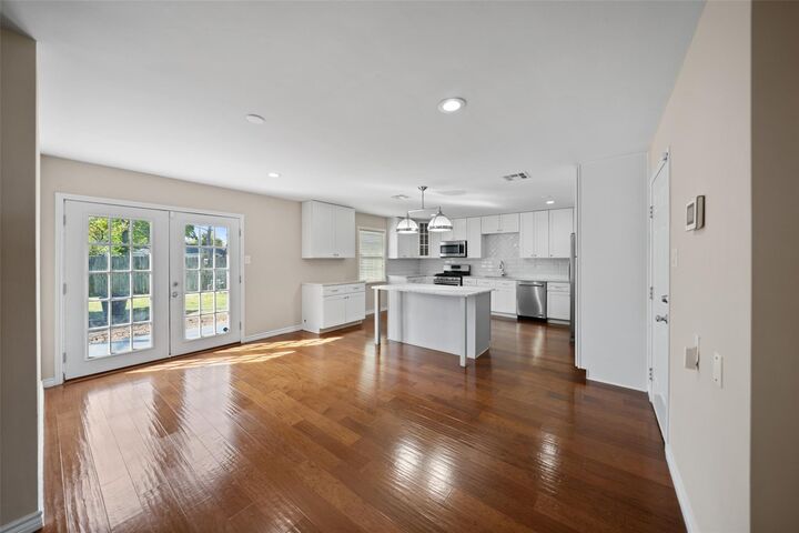 Property Photo:  5203 Chantilly Lane  TX 77092 