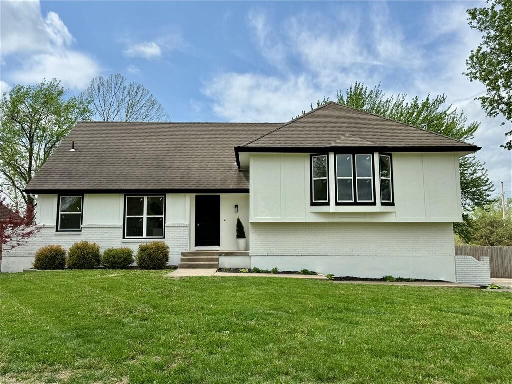 Property Photo: 9718 Appleton Avenue MO 64134