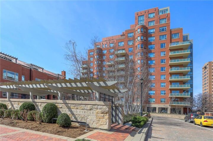 Property Photo:  4950 Central Street 1001  MO 64112 