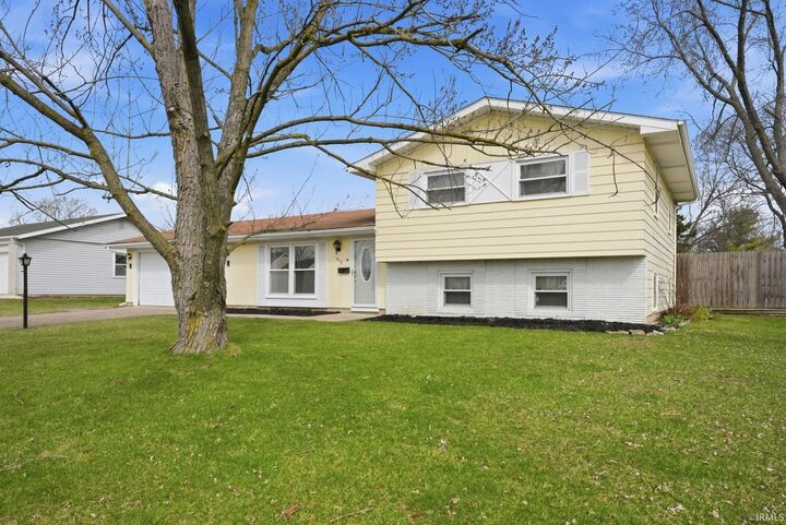 Property Photo: 4712 Foxgrove Avenue IN 46818