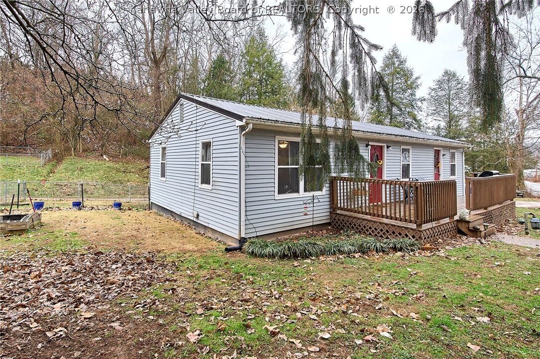 Property Photo:  104 Woodland Drive  WV 25143 