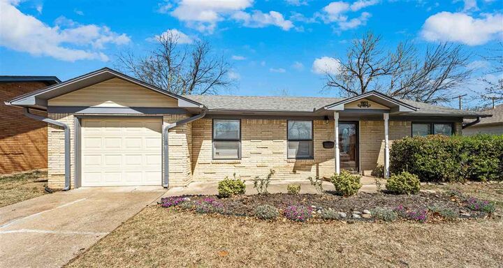 Property Photo:  1803 W Birch Ave  OK 73533 