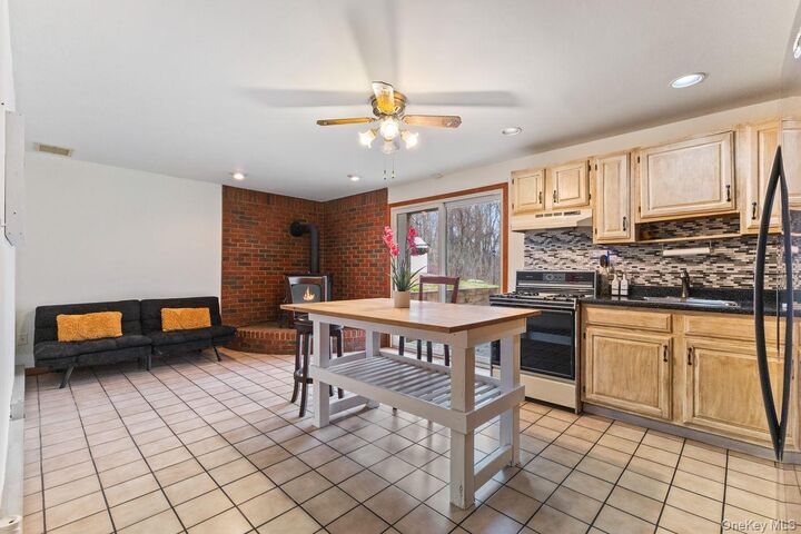 Property Photo: 4 Stonewall Farm Road NY 10541