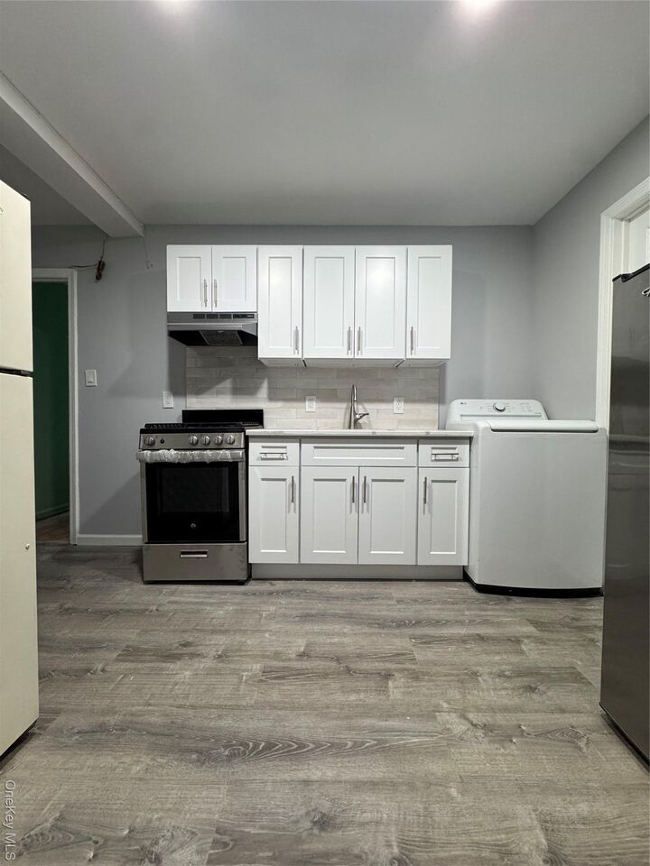 Property Photo: 771 E 216th Street NY 10467