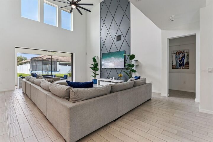 Property Photo: 3826 Shoreside Drive FL 34746