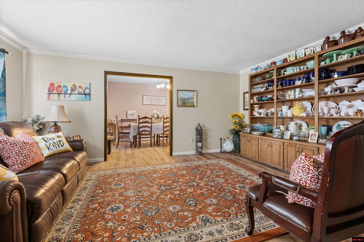 Property Photo:  402 Tamarind St  AR 72601-5034 