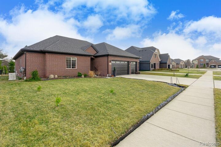 Property Photo:  14664 Hannebauer Court  MI 48313 5642 