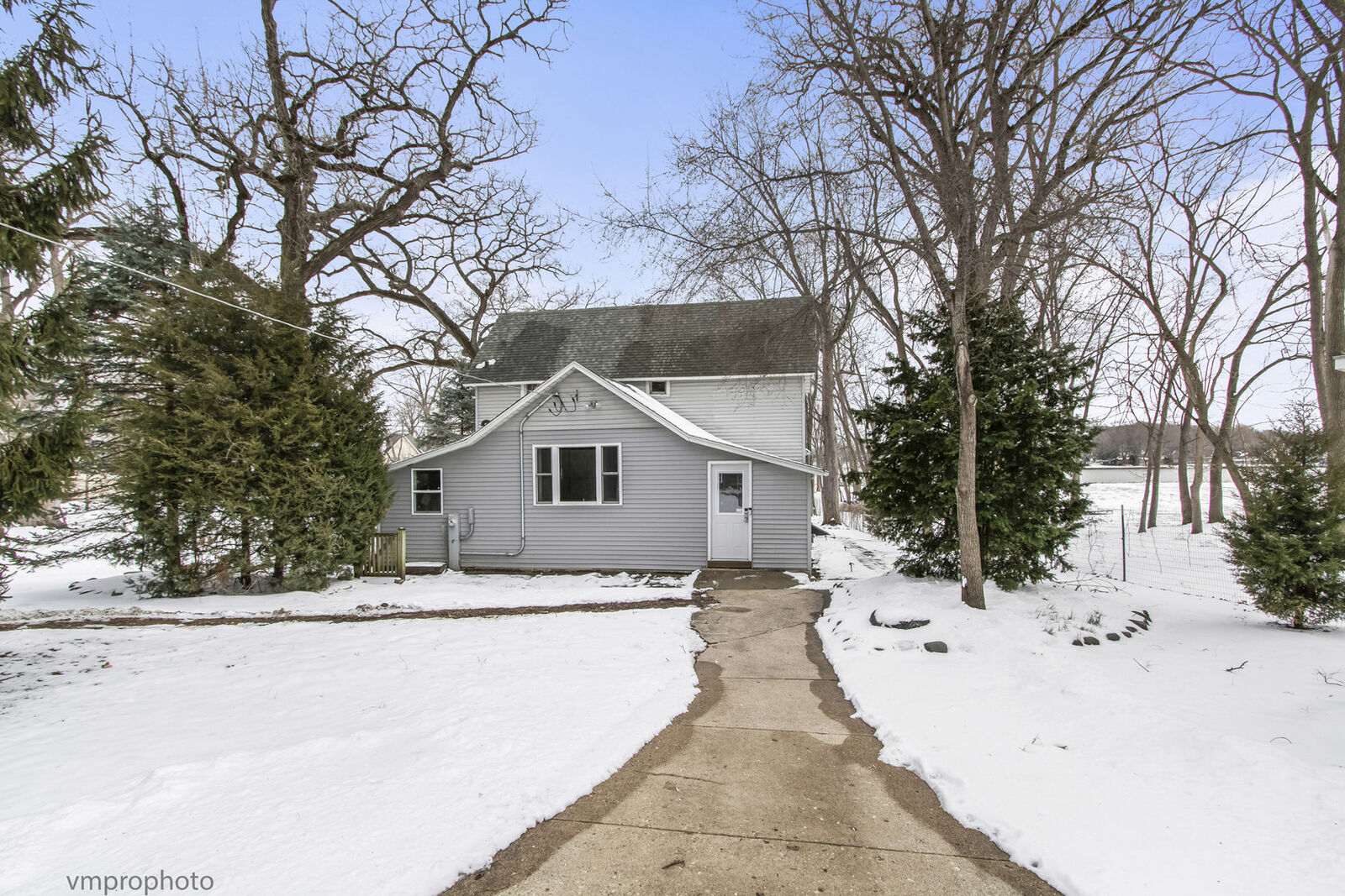 Property Photo:  