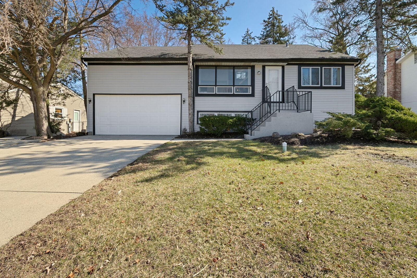 Property Photo:  736 Clohesey Drive  IL 60089 