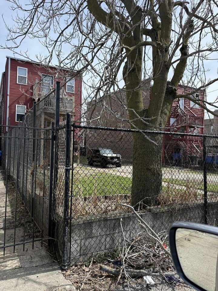 Property Photo:  830 N Springfield Avenue  IL 60651 