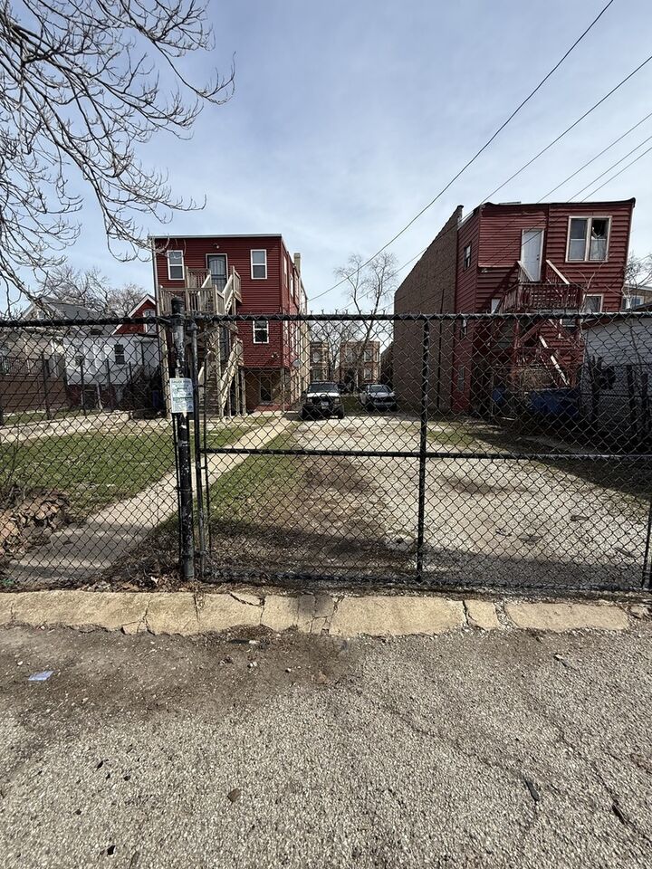 Property Photo:  830 N Springfield Avenue  IL 60651 