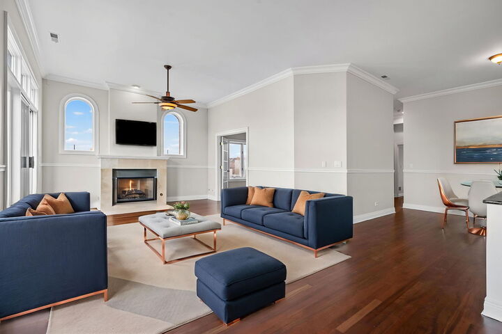 Property Photo:  852 N Damen Avenue 4B  IL 60622 