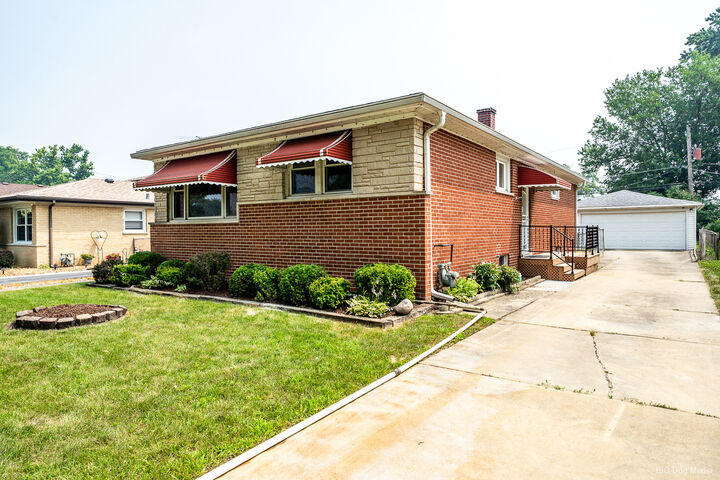 Property Photo:  14841 Trumbull Avenue  IL 60445 