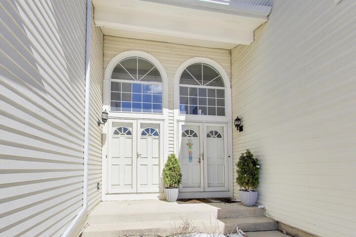 Property Photo:  640 Sturnbridge Lane  IL 60173 