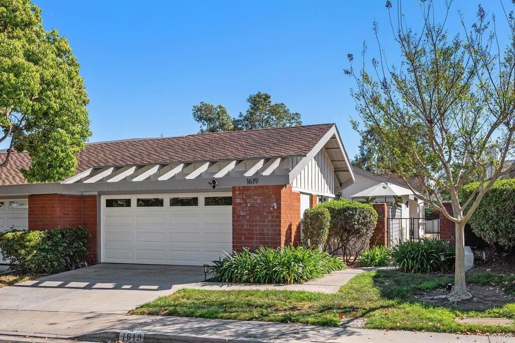 Property Photo: 1619 Via Entrada Del Lago CA 92078