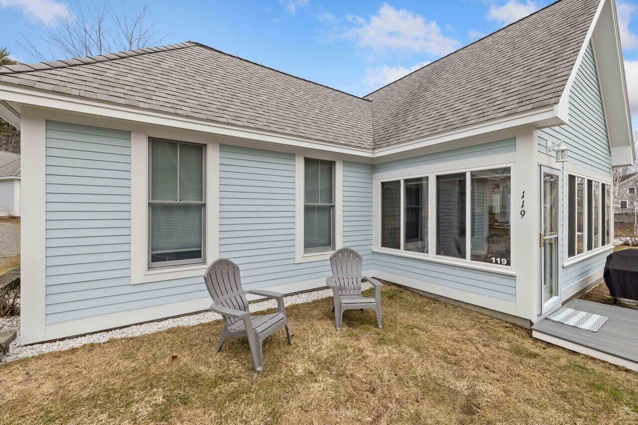 Property Photo:  454 Post Road 119  ME 04090 