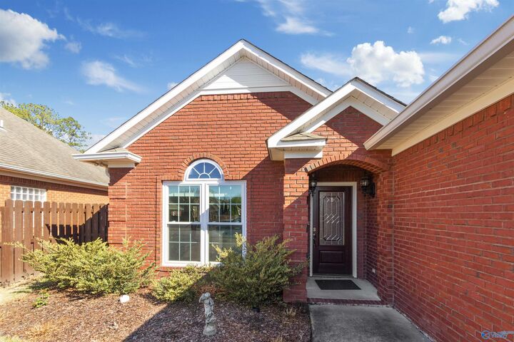 Property Photo:  109 Canterbury Circle  AL 35016 